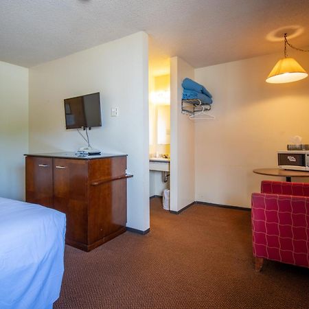 Englehart Motel Экстерьер фото
