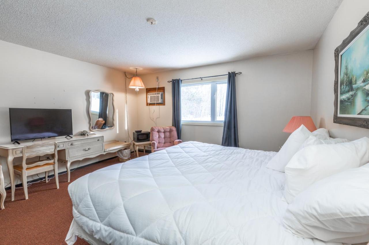 Englehart Motel Экстерьер фото