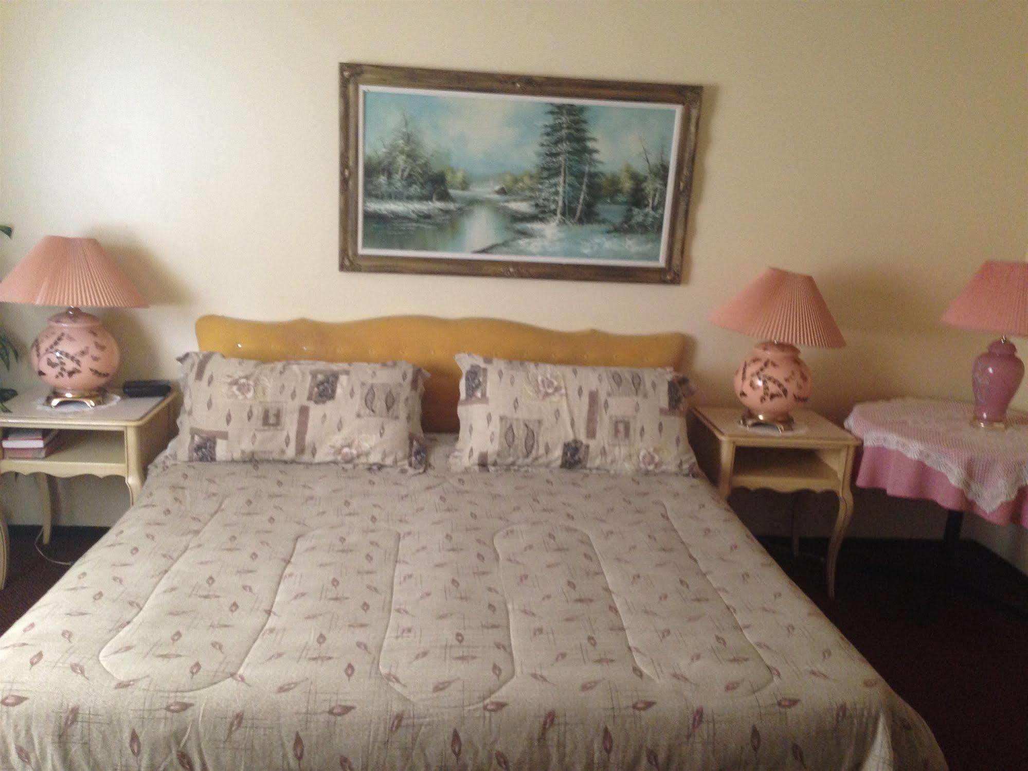Englehart Motel Экстерьер фото